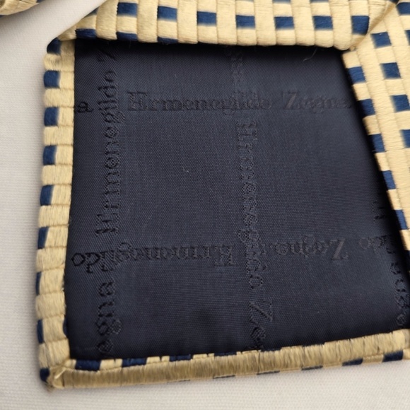 Ermenegildo Zegna- Silk Diamond Basketweave Tie - Navy Blue / Muted Gold - Picture 7 of 10